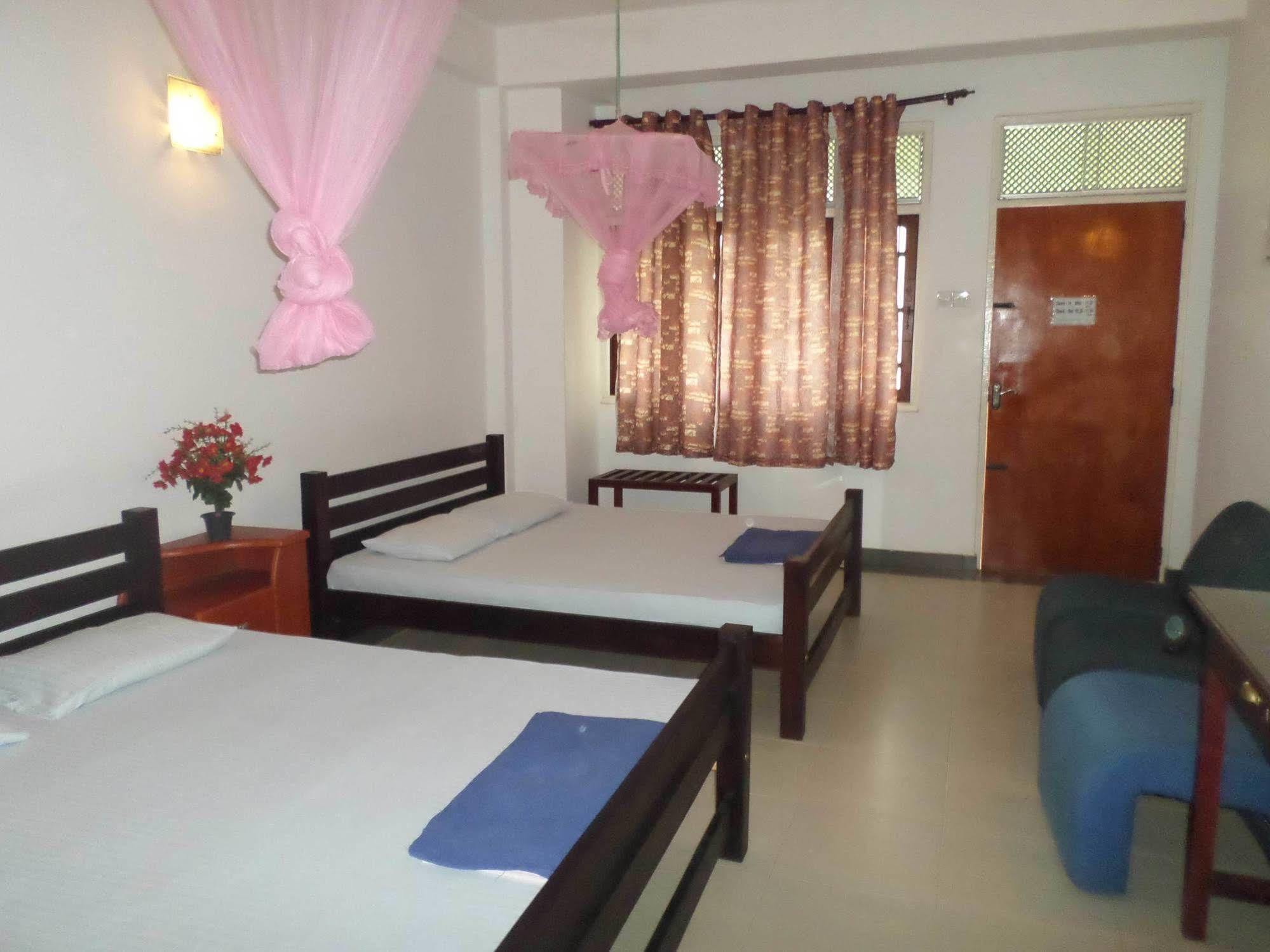 Hotel Senora Kataragama Exterior photo