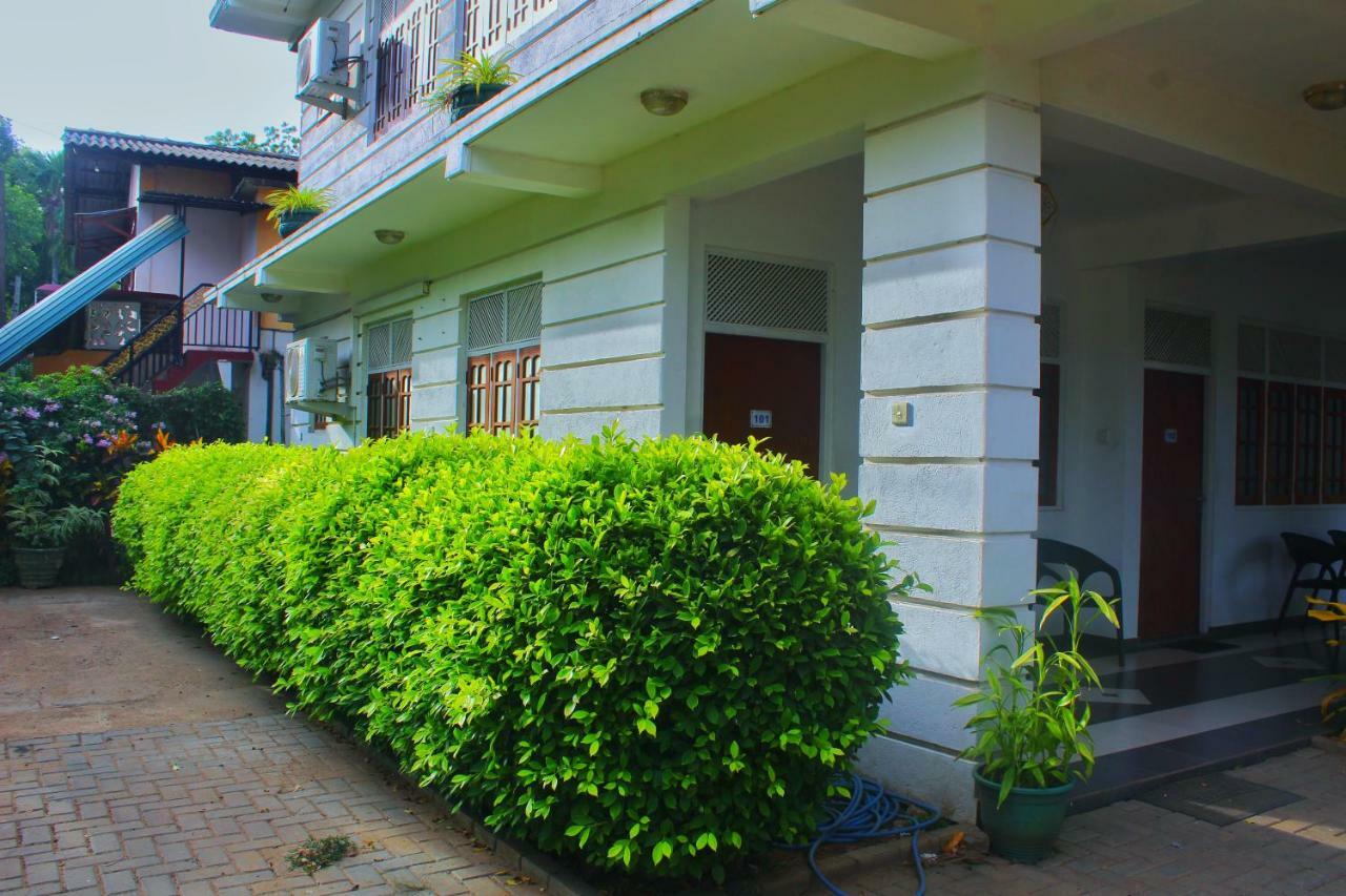 Hotel Senora Kataragama Exterior photo